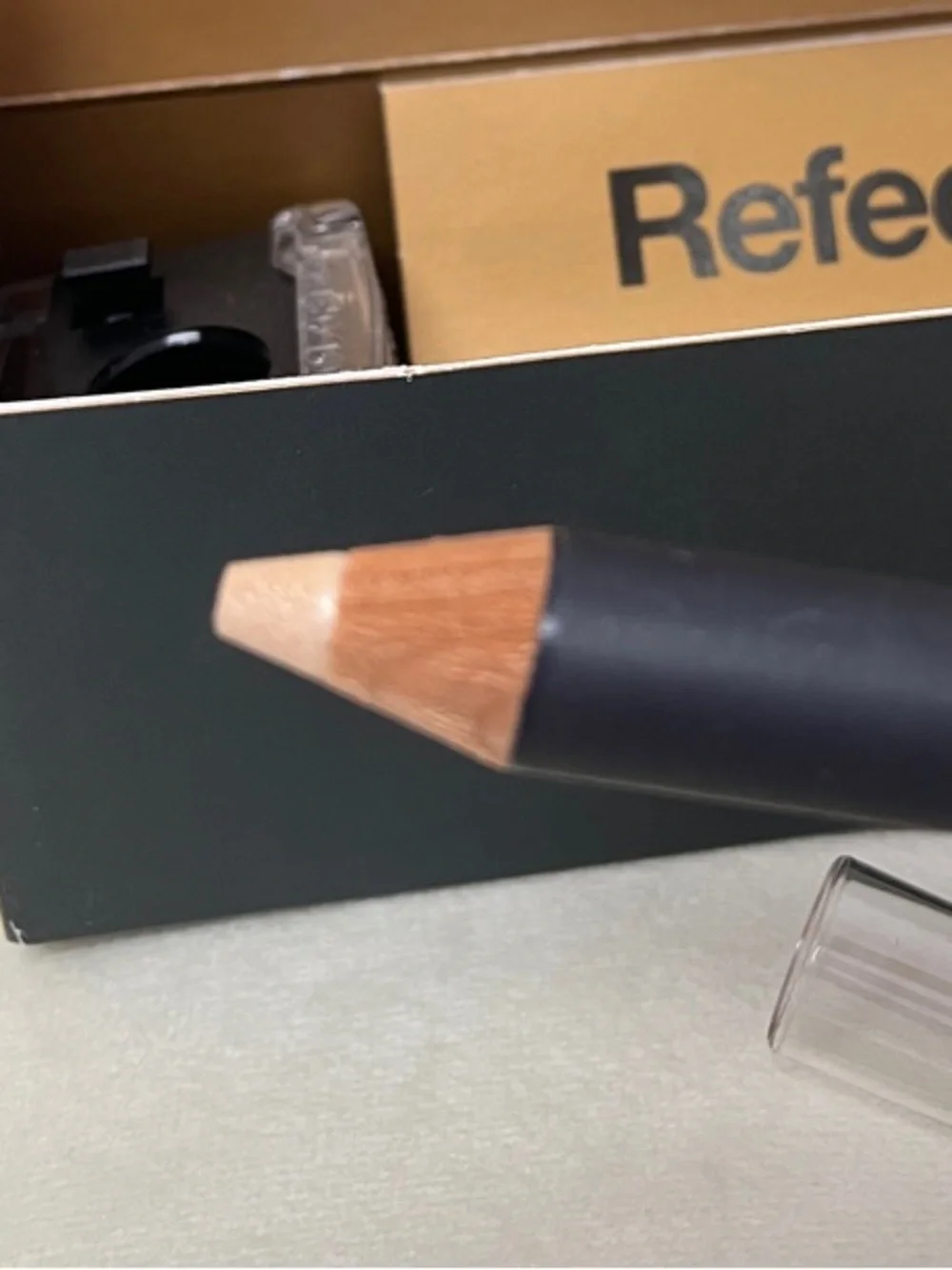 Brow Highlighter & Sharpener with Soft Shimmer